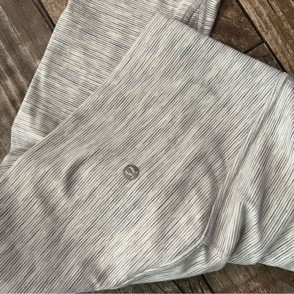Lululemon Align highrise cropped leggings grey stripes - Picture 2 of 3